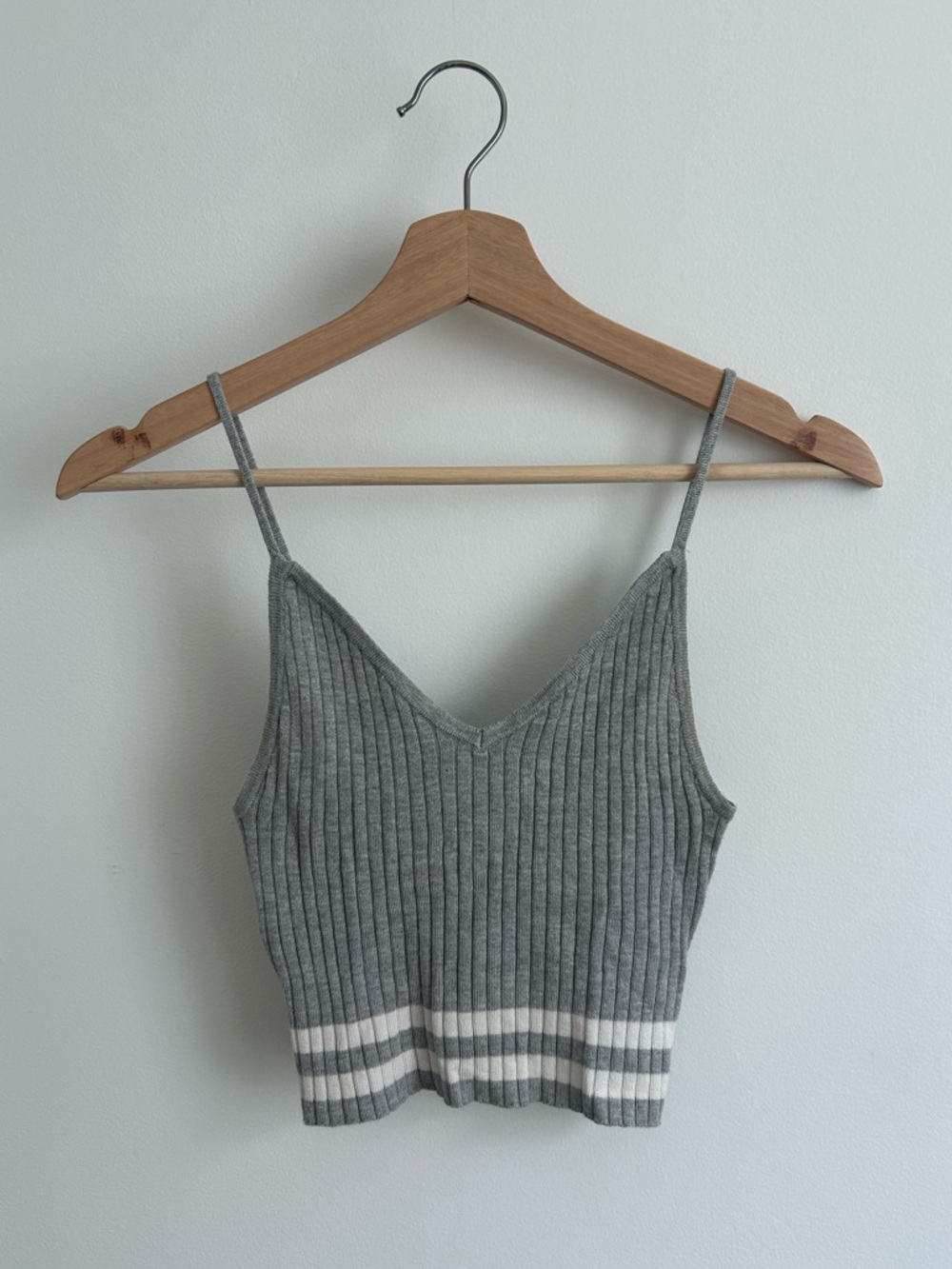 Forever 21 Gray Ribbed V-Neck Cropped Cami with White Stripe Hem